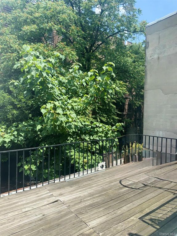 387 E 152nd Street 2nd floor, Bronx, NY 10455