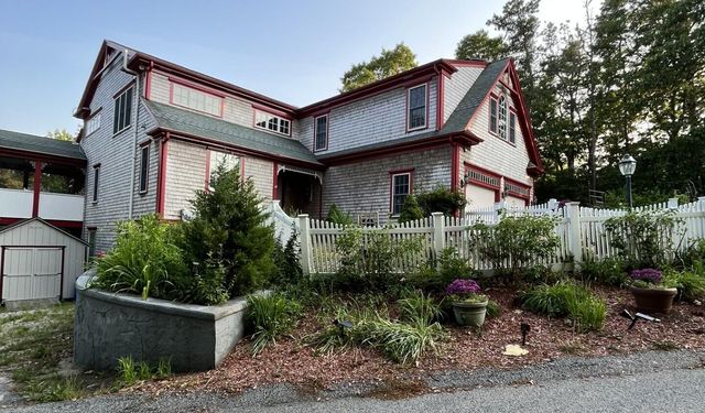 9 Horseshoe Bend Way, Mashpee, MA 02649