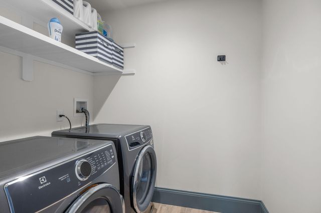 9 Horseshoe Bend Way, Mashpee, MA 02649