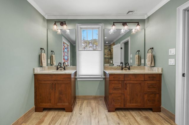 9 Horseshoe Bend Way, Mashpee, MA 02649