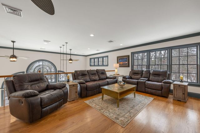 9 Horseshoe Bend Way, Mashpee, MA 02649