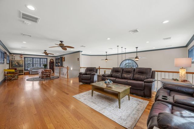 9 Horseshoe Bend Way, Mashpee, MA 02649