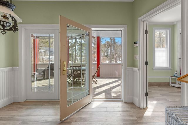 9 Horseshoe Bend Way, Mashpee, MA 02649