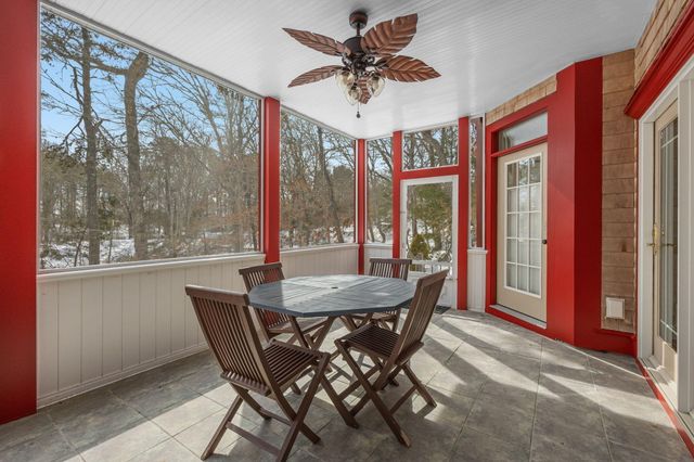 9 Horseshoe Bend Way, Mashpee, MA 02649