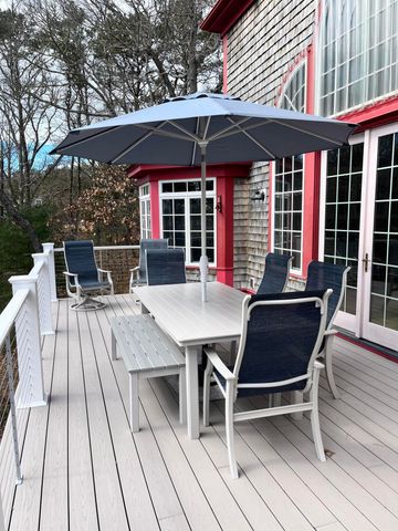 9 Horseshoe Bend Way, Mashpee, MA 02649