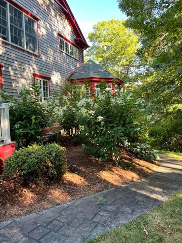 9 Horseshoe Bend Way, Mashpee, MA 02649