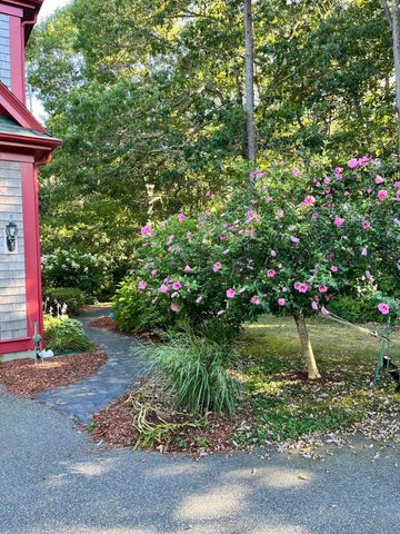 9 Horseshoe Bend Way, Mashpee, MA 02649