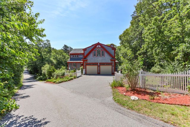 9 Horseshoe Bend Way, Mashpee, MA 02649