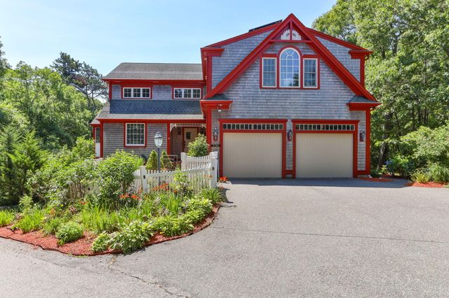 9 Horseshoe Bend Way, Mashpee, MA 02649
