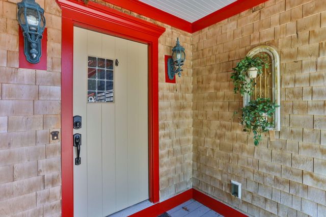 9 Horseshoe Bend Way, Mashpee, MA 02649