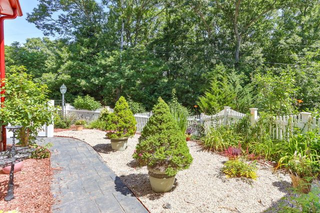 9 Horseshoe Bend Way, Mashpee, MA 02649