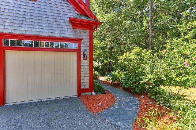 9 Horseshoe Bend Way, Mashpee, MA 02649