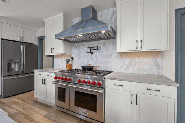 9 Horseshoe Bend Way, Mashpee, MA 02649