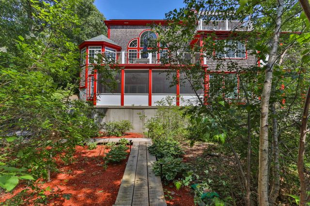 9 Horseshoe Bend Way, Mashpee, MA 02649