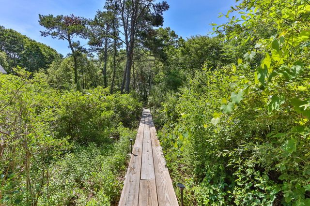 9 Horseshoe Bend Way, Mashpee, MA 02649