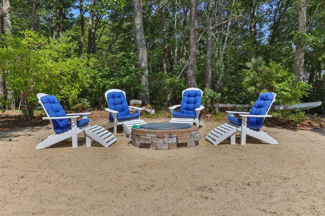 9 Horseshoe Bend Way, Mashpee, MA 02649