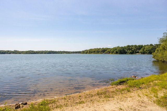 9 Horseshoe Bend Way, Mashpee, MA 02649
