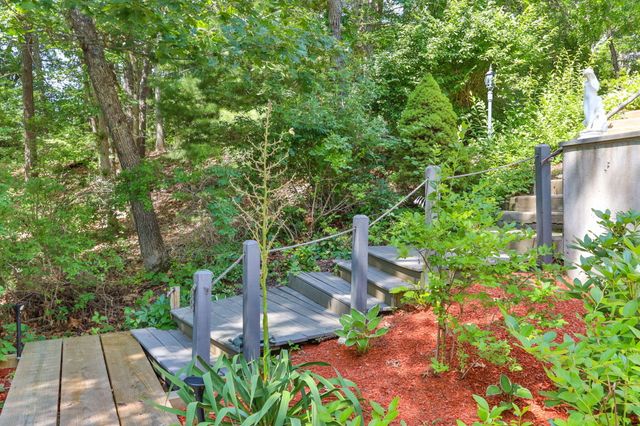 9 Horseshoe Bend Way, Mashpee, MA 02649