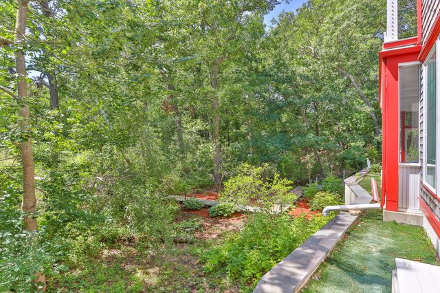 9 Horseshoe Bend Way, Mashpee, MA 02649