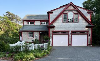 9 Horseshoe Bend Way, Mashpee, MA 02649