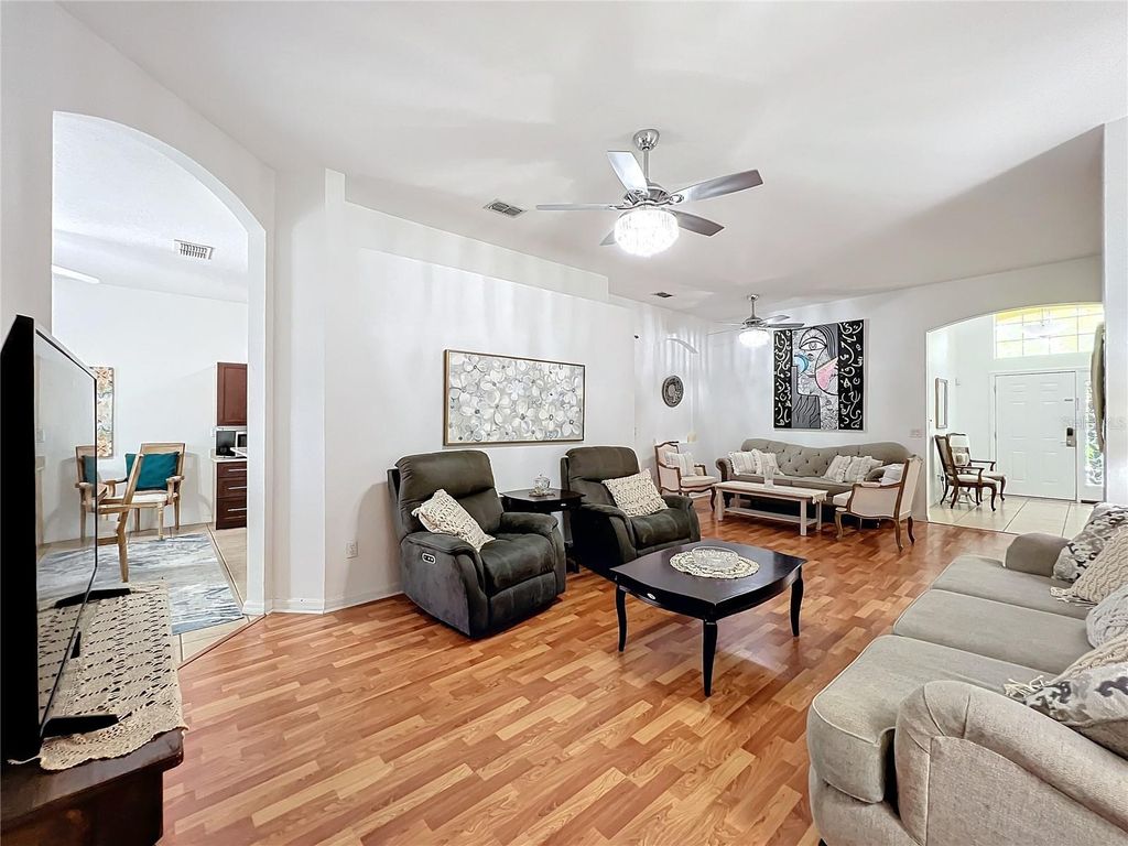 Image 22 of property listing at 4729 SPINDLETREE LANE, Orlando, FL 32829