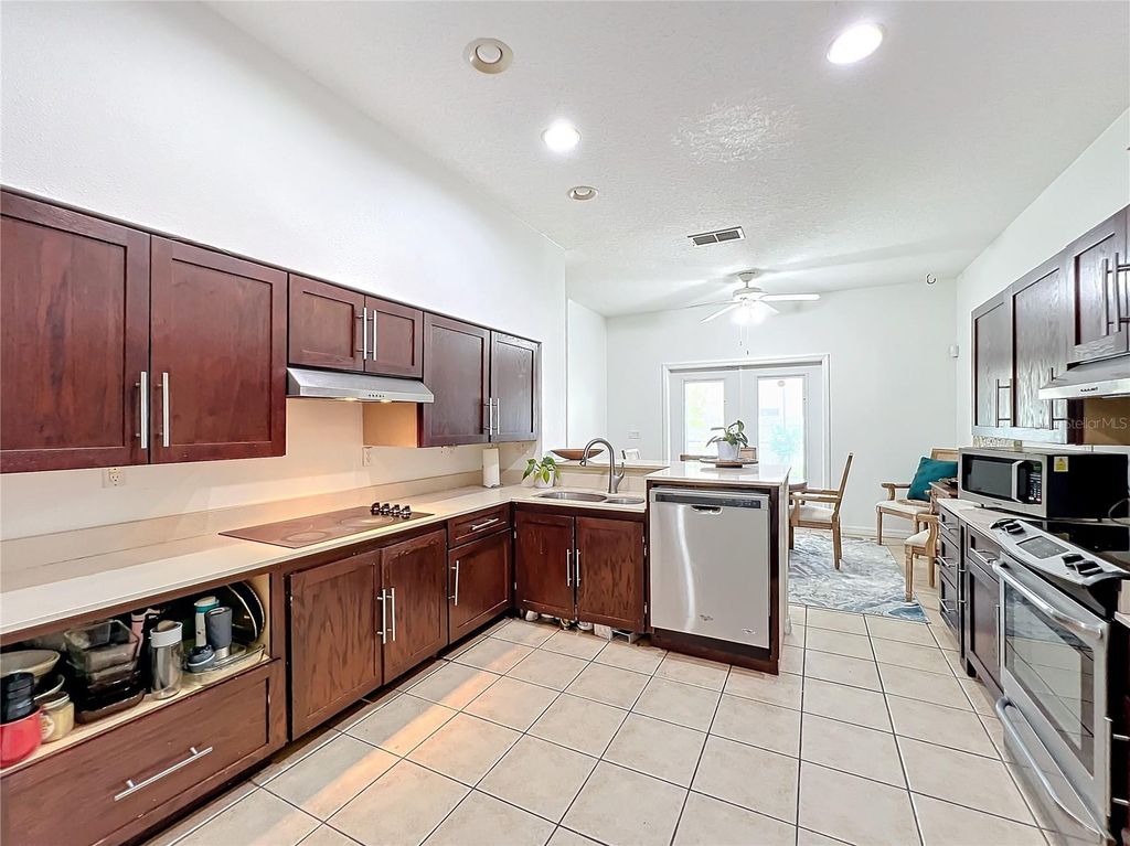 Image 25 of property listing at 4729 SPINDLETREE LANE, Orlando, FL 32829