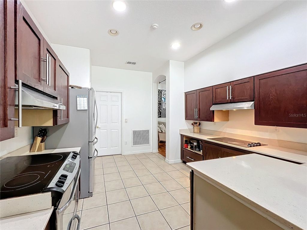 Image 28 of property listing at 4729 SPINDLETREE LANE, Orlando, FL 32829