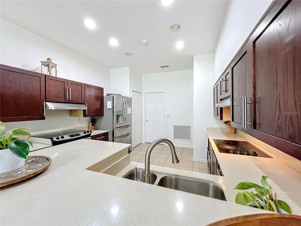 Image 30 of property listing at 4729 SPINDLETREE LANE, Orlando, FL 32829