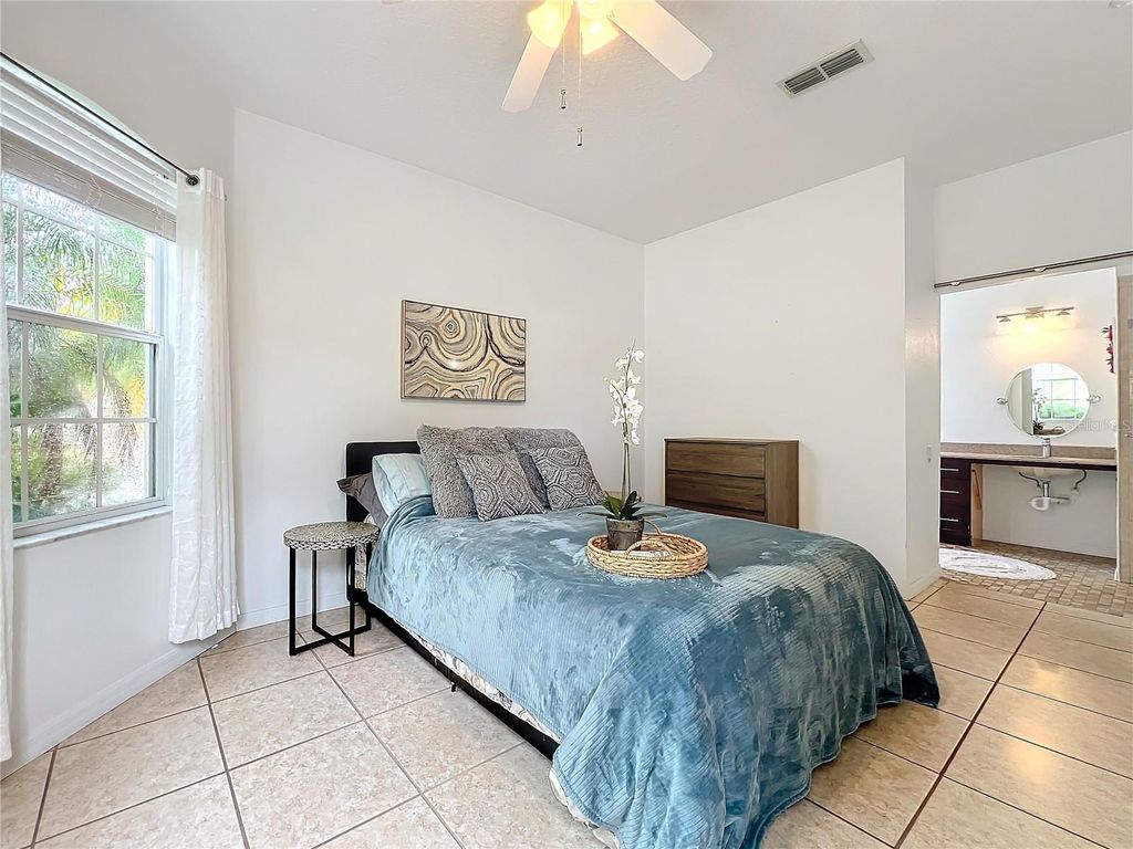 Image 39 of property listing at 4729 SPINDLETREE LANE, Orlando, FL 32829