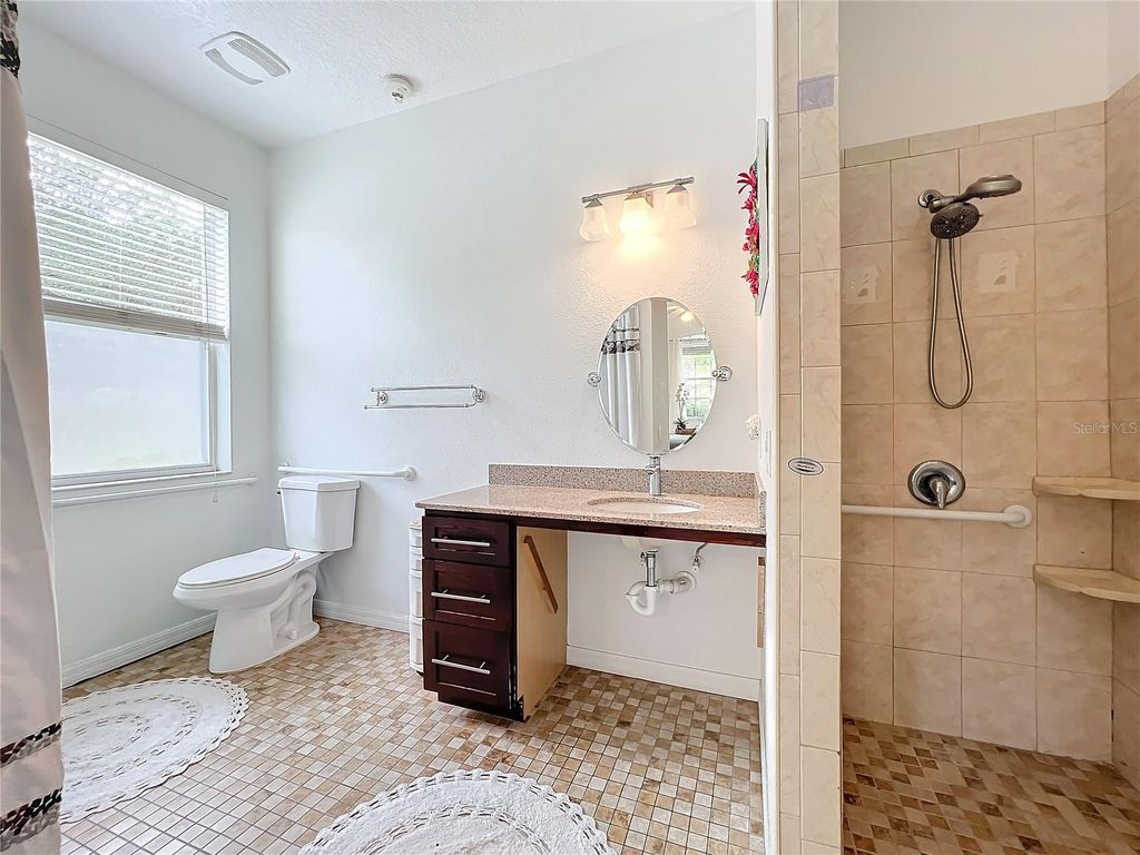 Image 42 of property listing at 4729 SPINDLETREE LANE, Orlando, FL 32829