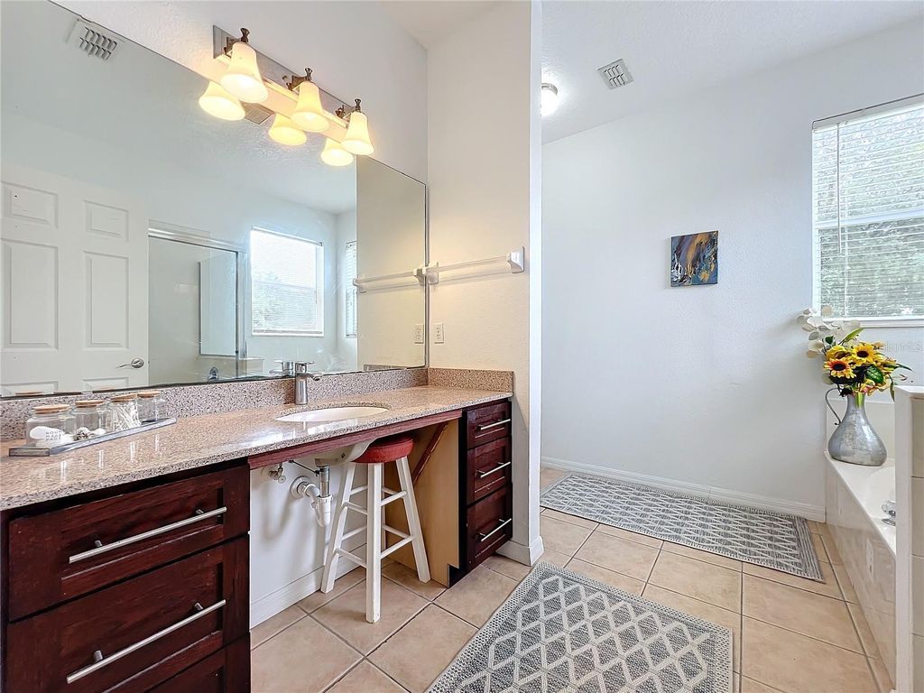 Image 55 of property listing at 4729 SPINDLETREE LANE, Orlando, FL 32829