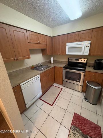 5811 ATLANTIC Boulevard 10, Jacksonville, FL 32207