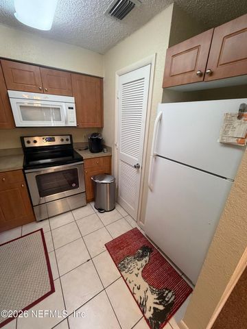 5811 ATLANTIC Boulevard 10, Jacksonville, FL 32207