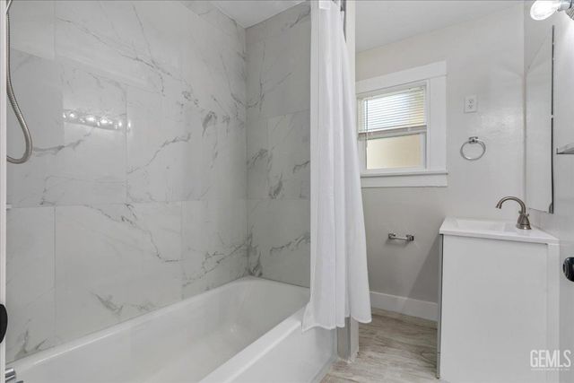 300 A Street, Bakersfield, CA 93304