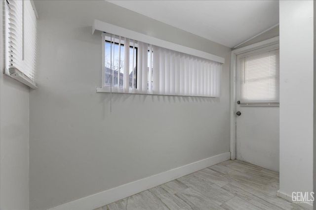 300 A Street, Bakersfield, CA 93304