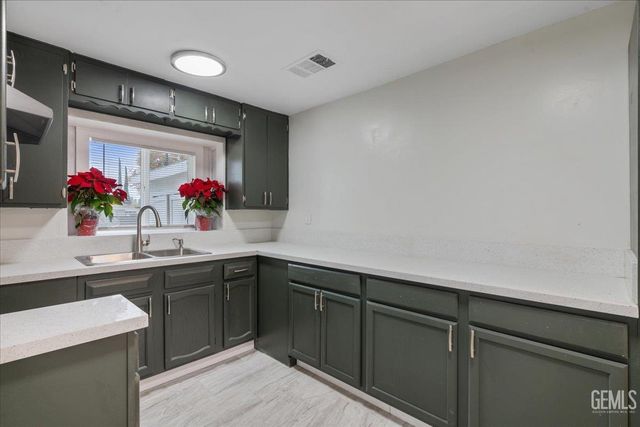 300 A Street, Bakersfield, CA 93304