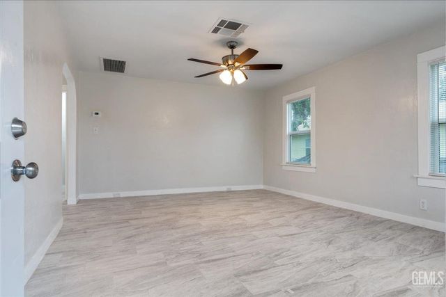 300 A Street, Bakersfield, CA 93304