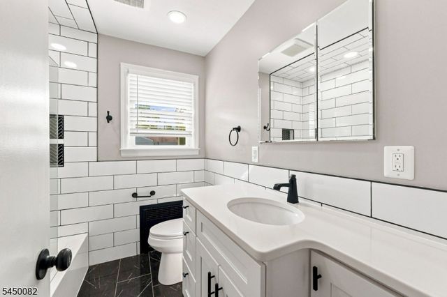 519 Livingston Rd, Linden City, NJ 07036