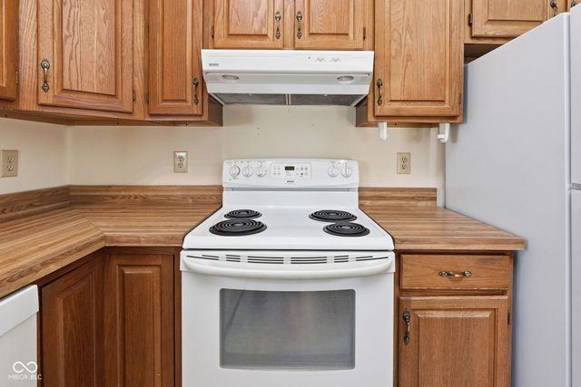 8051 Castle Cove Road, Indianapolis, IN 46256