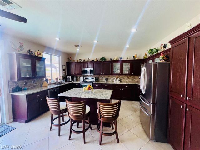 6900 Fruit Flower Avenue, Las Vegas, NV 89130