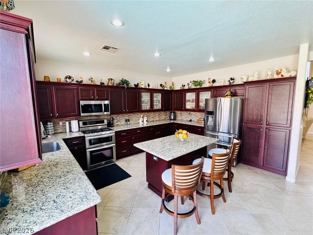 6900 Fruit Flower Avenue, Las Vegas, NV 89130