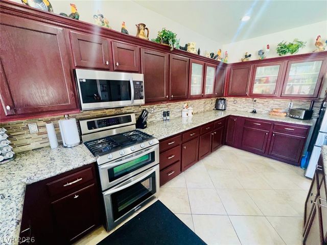 6900 Fruit Flower Avenue, Las Vegas, NV 89130