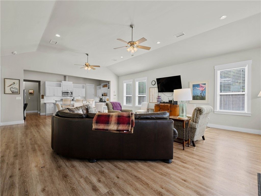 513 Traylor Blvd, Rockport, TX 78382 — photo 5