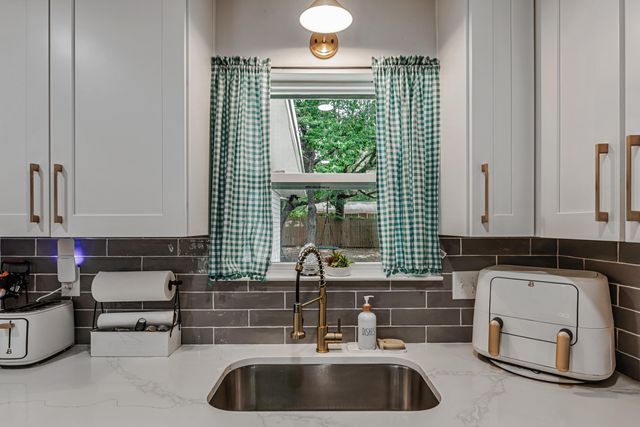 410 James Avenue, Valparaiso, FL 32580