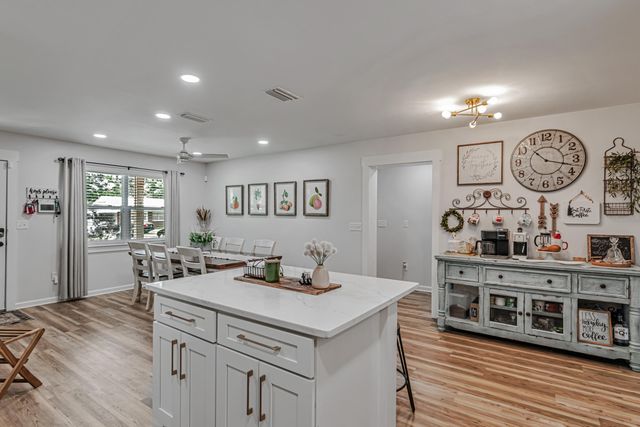 410 James Avenue, Valparaiso, FL 32580