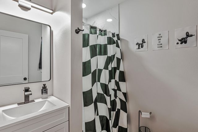 410 James Avenue, Valparaiso, FL 32580