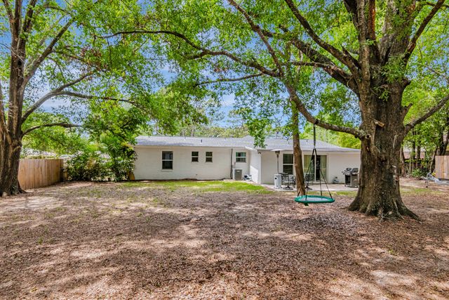 410 James Avenue, Valparaiso, FL 32580