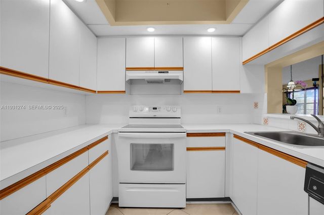 12701 SW 14th St 402J, Pembroke Pines, FL 33027