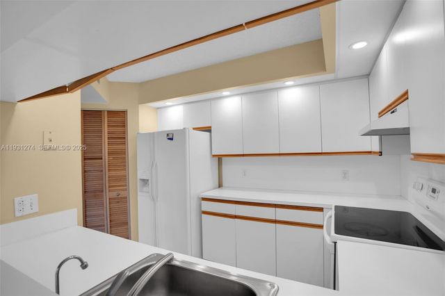 12701 SW 14th St 402J, Pembroke Pines, FL 33027