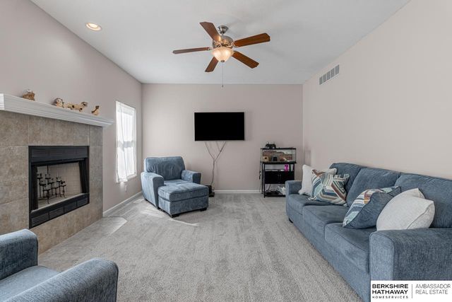 1679 Lake Ridge Drive, Plattsmouth, NE 68048